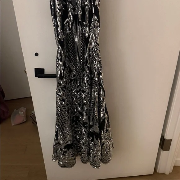 Alyce Paris Black and White Maxi Dress - Picture 5 of 5